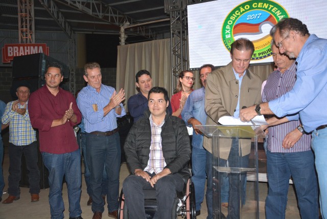 Prefeito lança Exposição do Centenário e assina decreto para ampliar utilização do Recinto