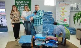 Fundo Social recebe 250 cobertores novos e diversas peças de agasalho da Unimed