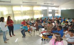 VEM realiza palestra de combate à leishmaniose para alunos da Castilho Cabral