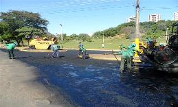Prudenco inicia recapeamento na Rua João Gonçalves Foz, no Parque do Povo