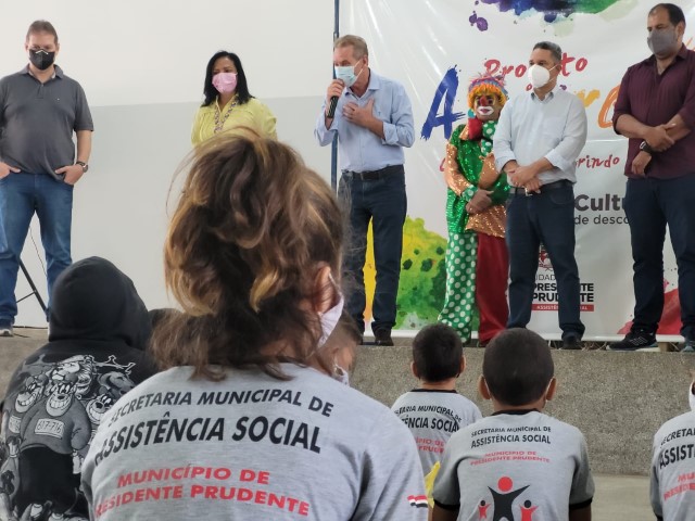 Projeto Aquarela realiza festa das crianças para retorno dos alunos ao projeto social
