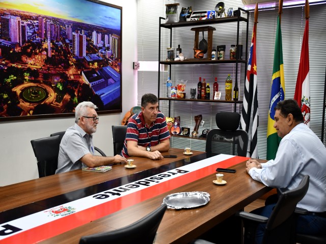 Vice-prefeito Izaque Silva recebe representantes do CEAGESP