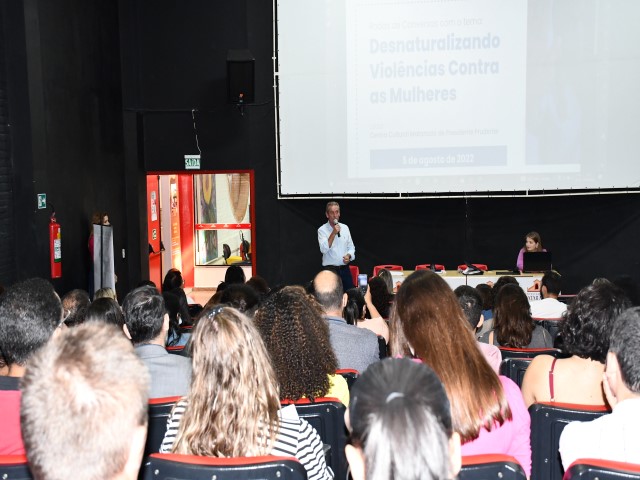 Prefeito participa de rodas de conversas no Matarazzo sobre proteção das mulheres