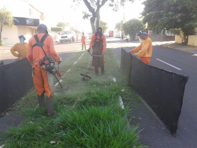 Frentes de limpeza atuam nas avenidas da Saudade, Salim Farah e Celestino Figueiredo 