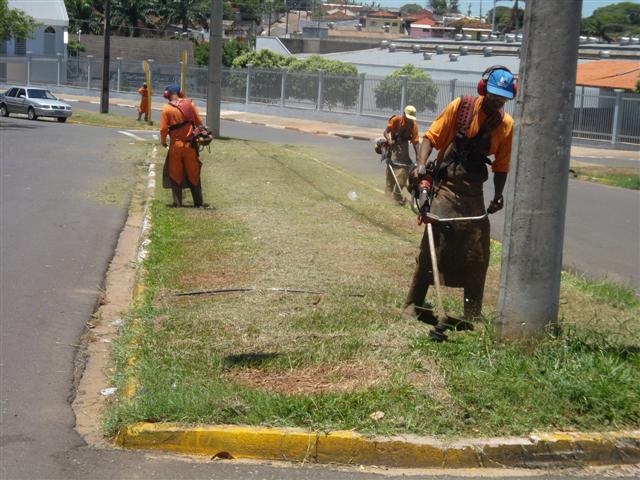 Prudenco conta com frentes de limpeza na Avenida Tancredo Neves e outro setores 