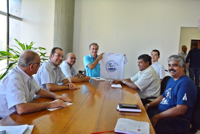 Comissão organizadora do ‘14º Caminhando com Maria’ é recebida pelo prefeito