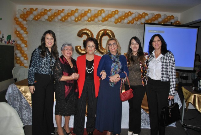 Homenagens marcam 30 anos de fundação da Escola Municipal Edna Carnelós Barbosa