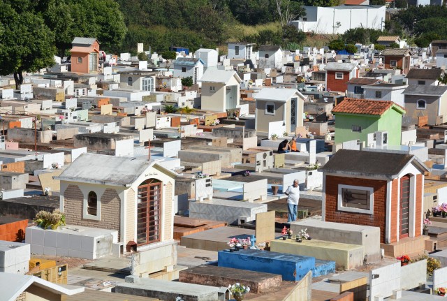 Reparos em sepulturas no Cemitério São João Batista podem ser feitos até dia 9 de maio