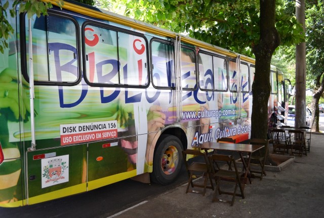 Ônibus Biblioteca Móvel permanece nesta semana no  Jardim Humberto Salvador