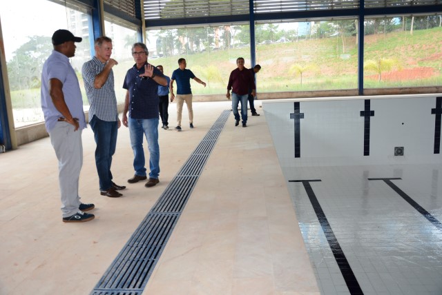 Piscina do Centro Olímpico recebe primeiros litros d’água após 7 anos