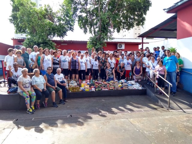 Centro do Idoso CRI arrecada 400 kg de alimentos para Campanha Natal Sem Fome 