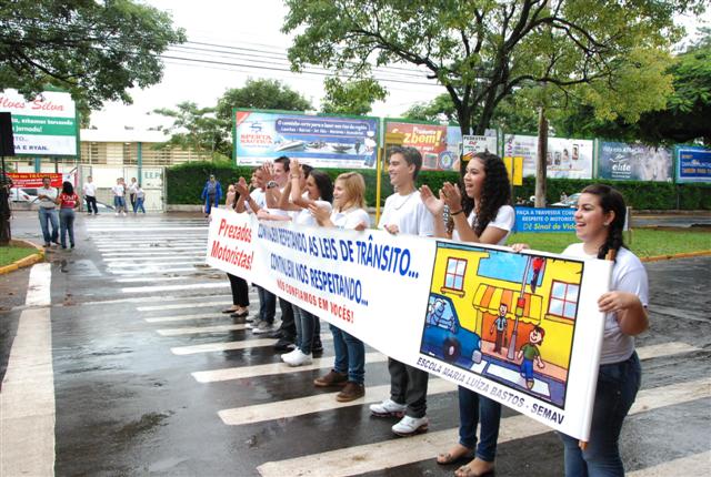 Ação educativa da Semav conta com a participação dos alunos da Escola Maria Luiza Bastos