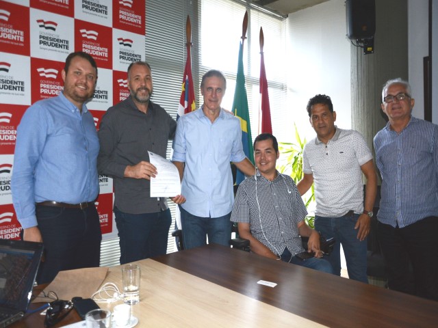 Prefeito recebe confirmação da implantação do ‘Amigão Supermercados’ em Prudente