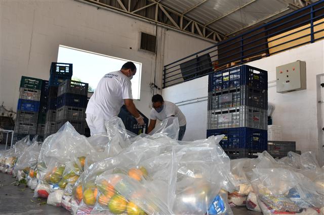 Prefeitura inicia distribuição de kits de alimentação em escolas municipais 