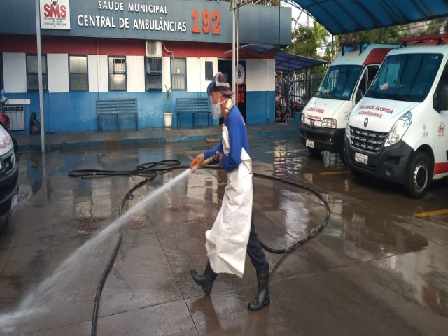 Prefeitura mantém higienização em espaços públicos em prevenção à Covid-19 