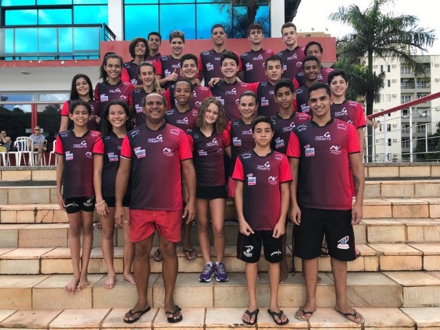 Técnico Pépe da equipe de Natação é homenageado pela Semepp
