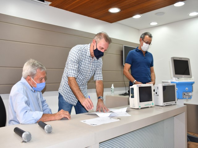 Prefeitura realiza cessão de dois monitores cardíacos à Santa Casa de Misericórdia