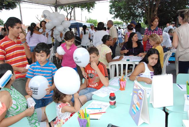 Moradores da zona leste prestigiam ações oferecidas no programa Sua Vida Melhor Ainda