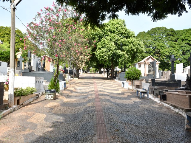 Com abertura dos cemitérios, Prefeitura orienta sobre visitas e alteração no trânsito