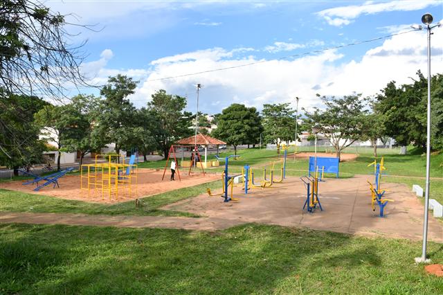 Prefeitura revitaliza praças no Jardim América e no Novo Bongiovani