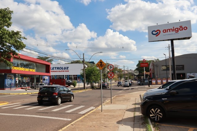 Semob instala placas e efetiva proibição de estacionamento na Av. da Saudade das 6h às 8h