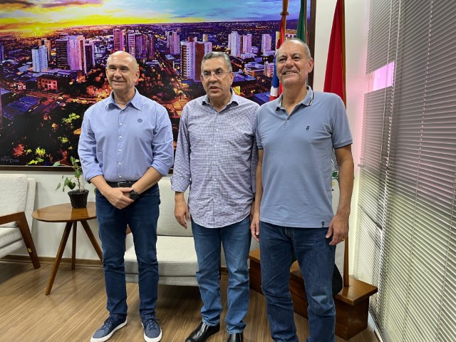 Prefeito Tupã recebe deputado Gilmaci Santos, líder de Governo na Alesp