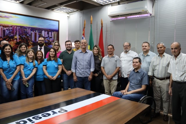 Prefeito assina doação de terreno à Associação de Apoio ao Portador de Câncer 