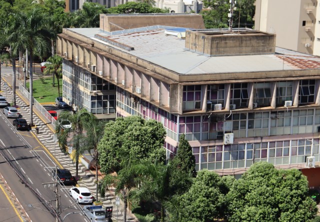 Prefeitura paga 1ª parcela do 13º a servidores e injeta R$ 18,4 milhões na economia 