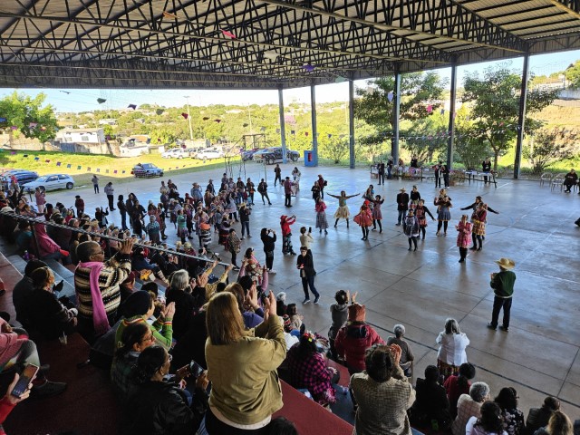 Arraial 60+ reúne 400 idosos na Praça da Juventude da Cohab