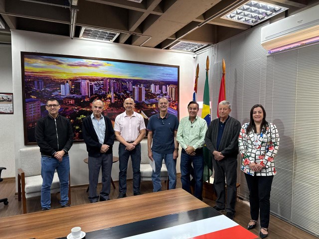 Prefeito Tupã recebe deputado federal Adilson Barroso e diretoria do Hospital de Esperança 