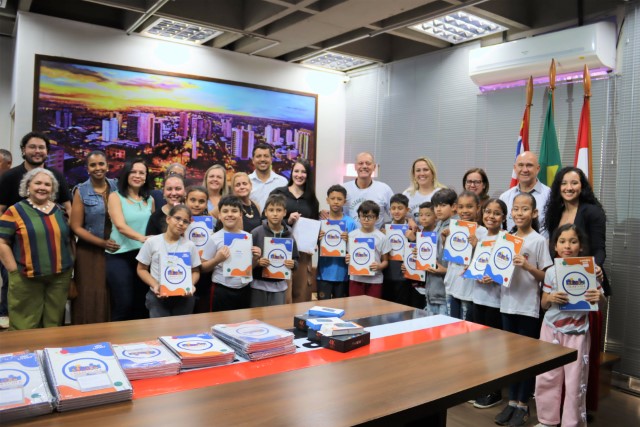 Prefeito Tupã oficializa retomada da Oficina de Inglês para 2.300 alunos do Cidadescola