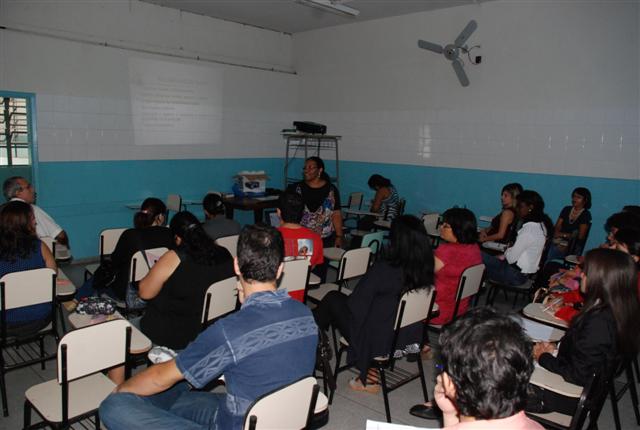Mais de 50 servidores municipais são capacitados sobre Libras em contexto