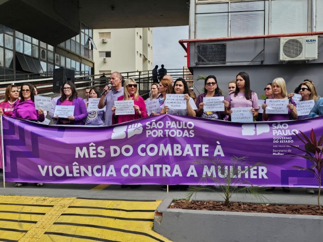 Mobilização em frente à Prefeitura marca encerramento da Campanha Agosto Lilás 