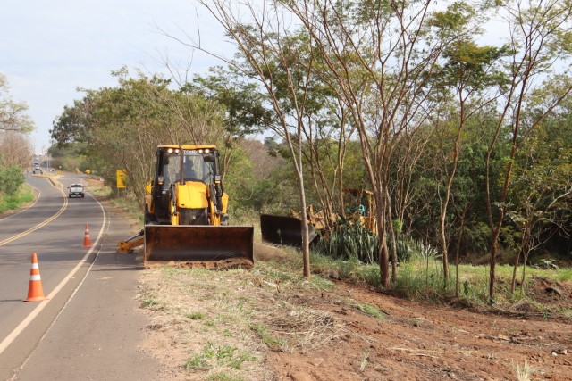 Prefeitura e Prudenco realizam trabalho de zeladoria na Rodovia Ângelo Rena