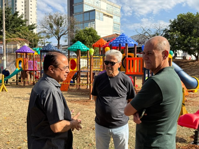 Prefeitura de Prudente instala 2 playgrounds infantis no Parque do Povo 