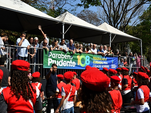 Parada Festiva celebra os 108 anos de Presidente Prudente com recorde de participação