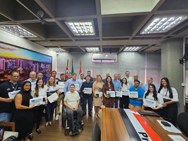 Prefeitura entrega 18 Selos Inclusivos e de Empresa Amiga dos Autistas para instituições 