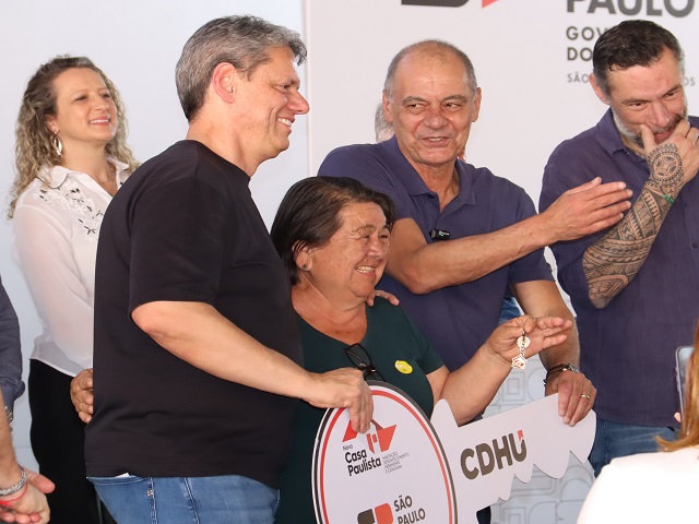Governador Tarcísio e prefeito Tupã entregam 228 apartamentos da CDHU em Prudente