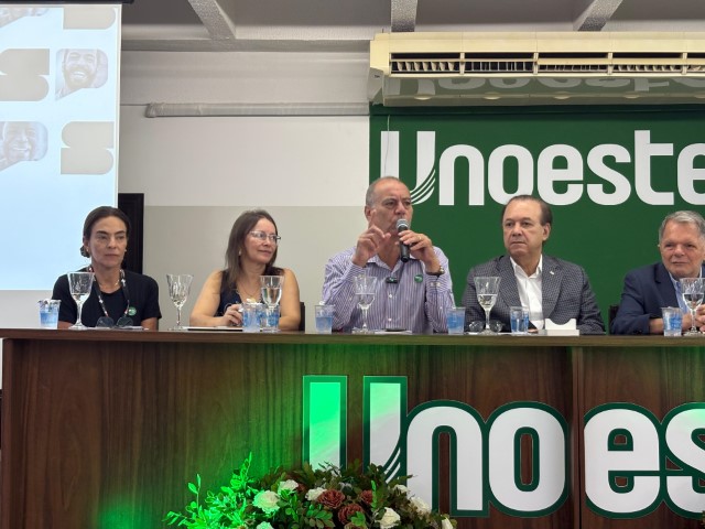 Prefeito Tupã e secretário Eleuses Paiva participam da Oficina de Regionalização da Saúde