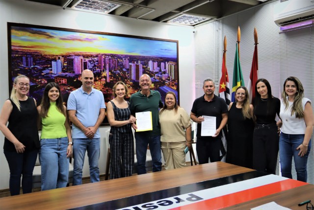 Prefeito Tupã assina Decreto que concede teto de auxílios a médicos do Mais Médicos 