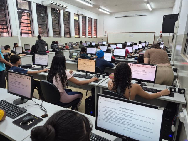 Inova recebe alunos da Seduc para simulado do Saeb na plataforma Visual Class Net