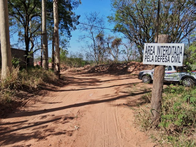Força-tarefa avança no combate ao incêndio na Vila Furquim, que começa a ser controlado