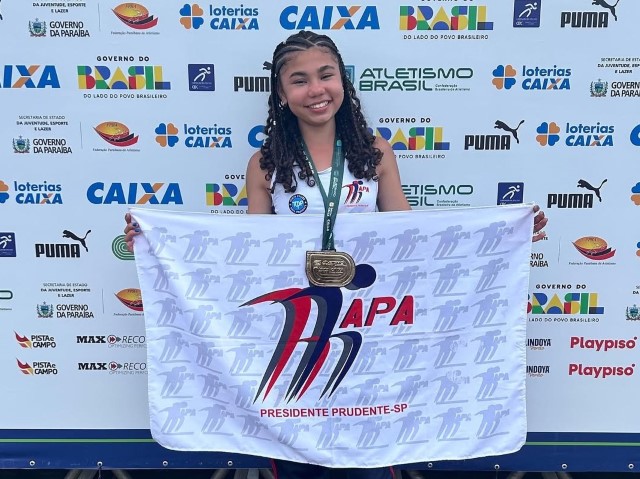 Júlia Isogai conquista bronze no Pentatlo do Brasileiro Interclubes Loterias Caixa Sub-16
