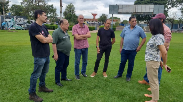 Prefeito e secretária de esportes visitam reforma do Prudentão