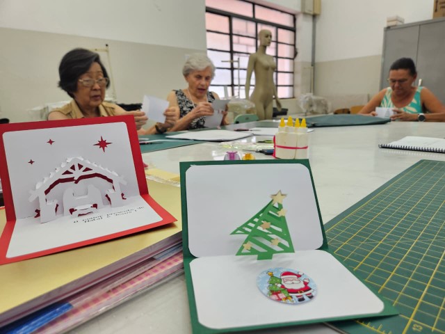 Em clima de natal, cursos do Fundo Social oferecem cursos de produção de kirigami e compotas 