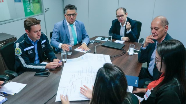 Prefeito Tupã apresenta em Brasília projeto para concessão da linha férrea de Prudente