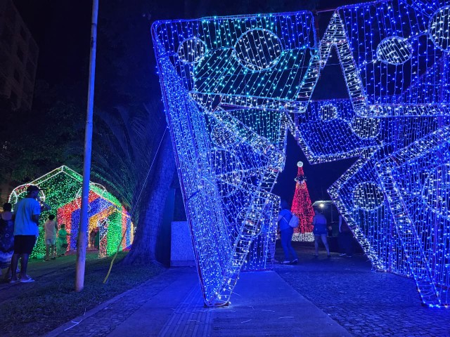 Prefeitura inaugura decoração natalina na Praça 9 de julho nesta terça
