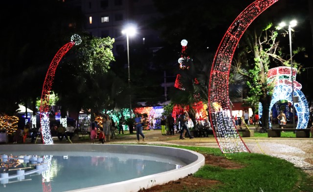Prudente Encantada ilumina a Praça 9 de Julho e marca o Natal na cidade