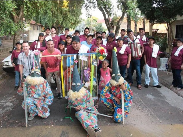 Encerramento da Folia de Reis celebra fé e tradição em Floresta do Sul, nesta terça