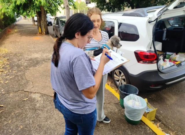 UVZ faz visita casa a casa no Novo Bongiovani para ampliar cobertura de exames e chipagem